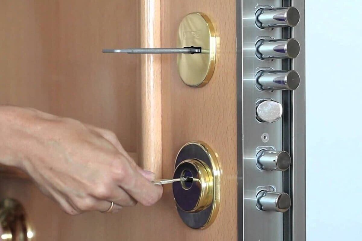 Por qué Instalar Cerrojos como segunda Cerradura en tu hogar