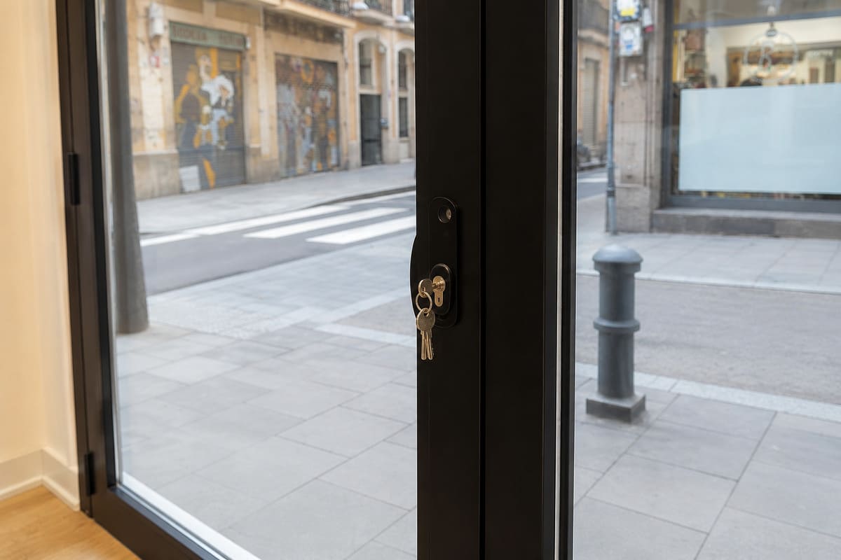 Cómo elegir la cerradura de un local comercial según el tipo de acceso